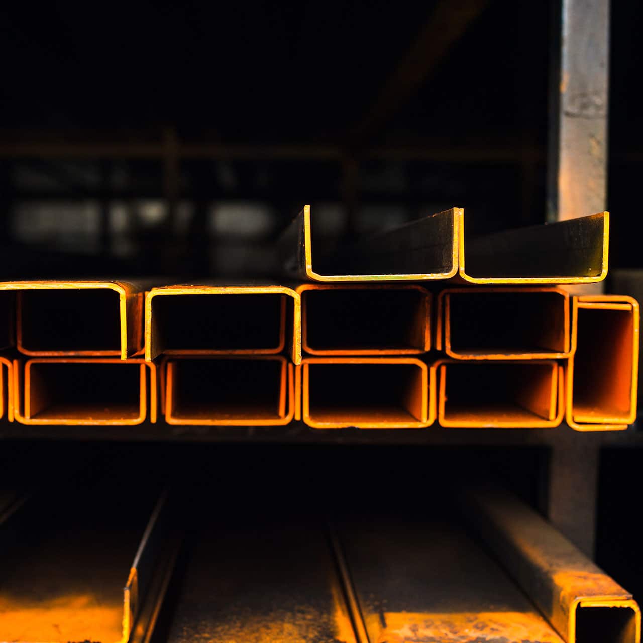 Canal de acero o perfil U Negro