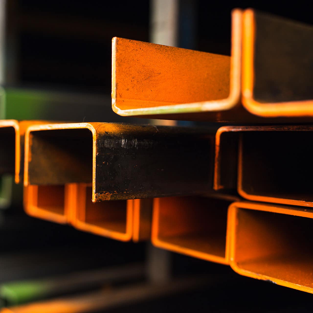 Canal de acero o perfil U Negro